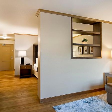 Clubhouse Hotel And Suites Pierre Luaran gambar