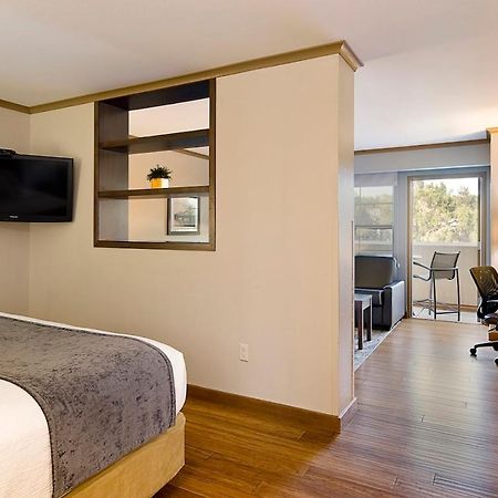Clubhouse Hotel And Suites Pierre Luaran gambar
