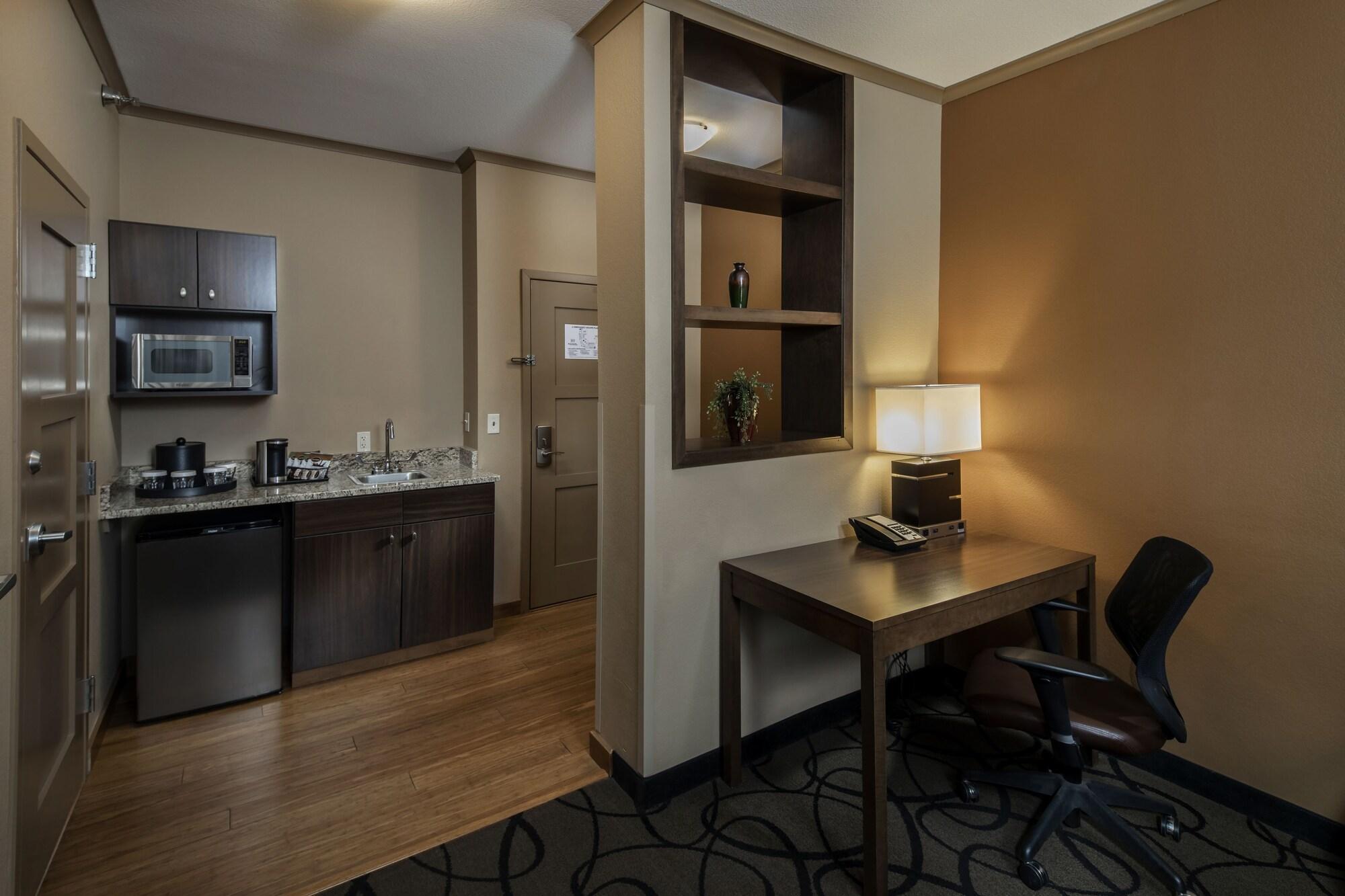 Clubhouse Hotel And Suites Pierre Luaran gambar