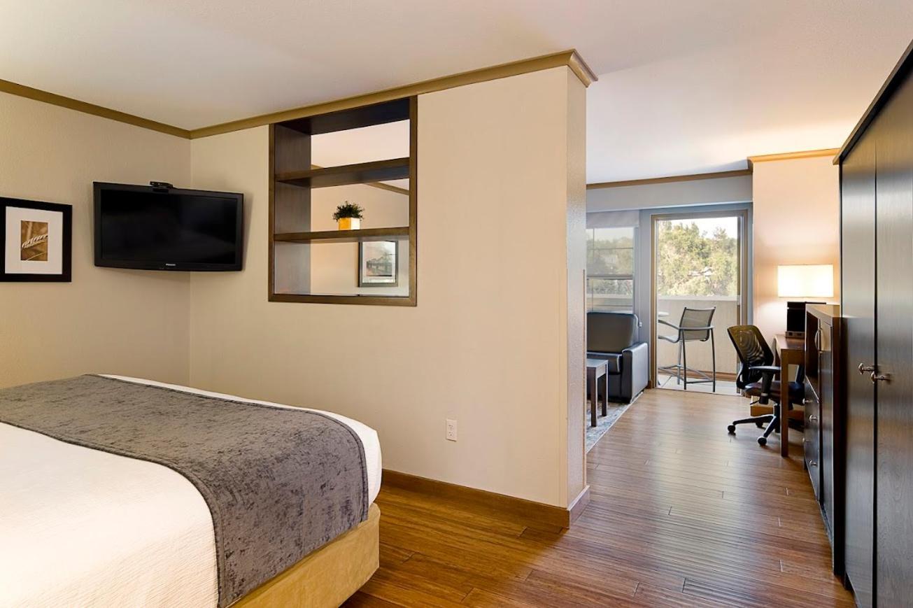 Clubhouse Hotel And Suites Pierre Luaran gambar
