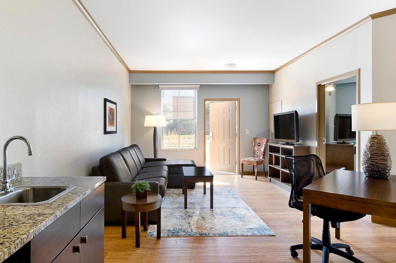 Clubhouse Hotel And Suites Pierre Luaran gambar