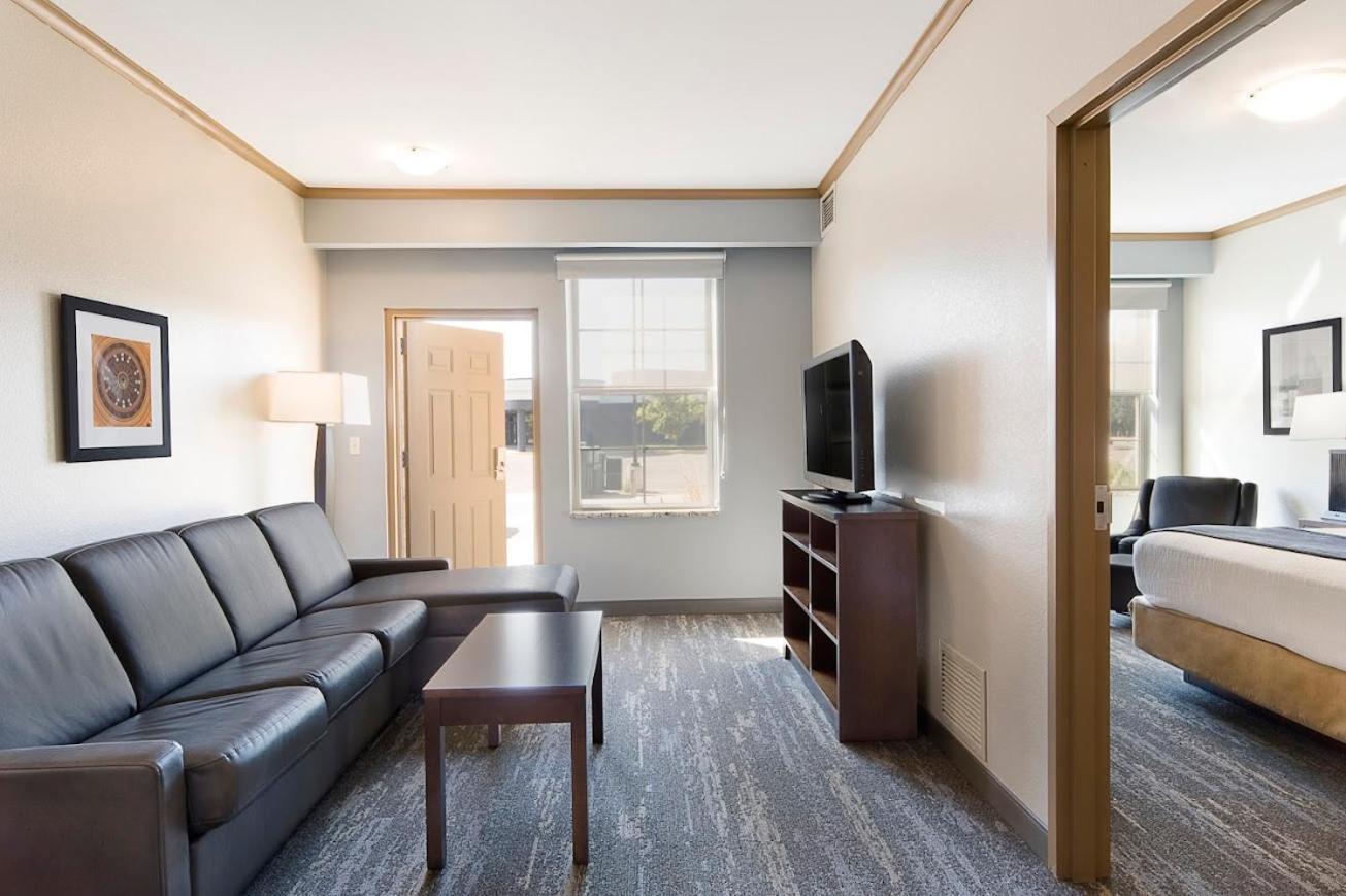 Clubhouse Hotel And Suites Pierre Luaran gambar