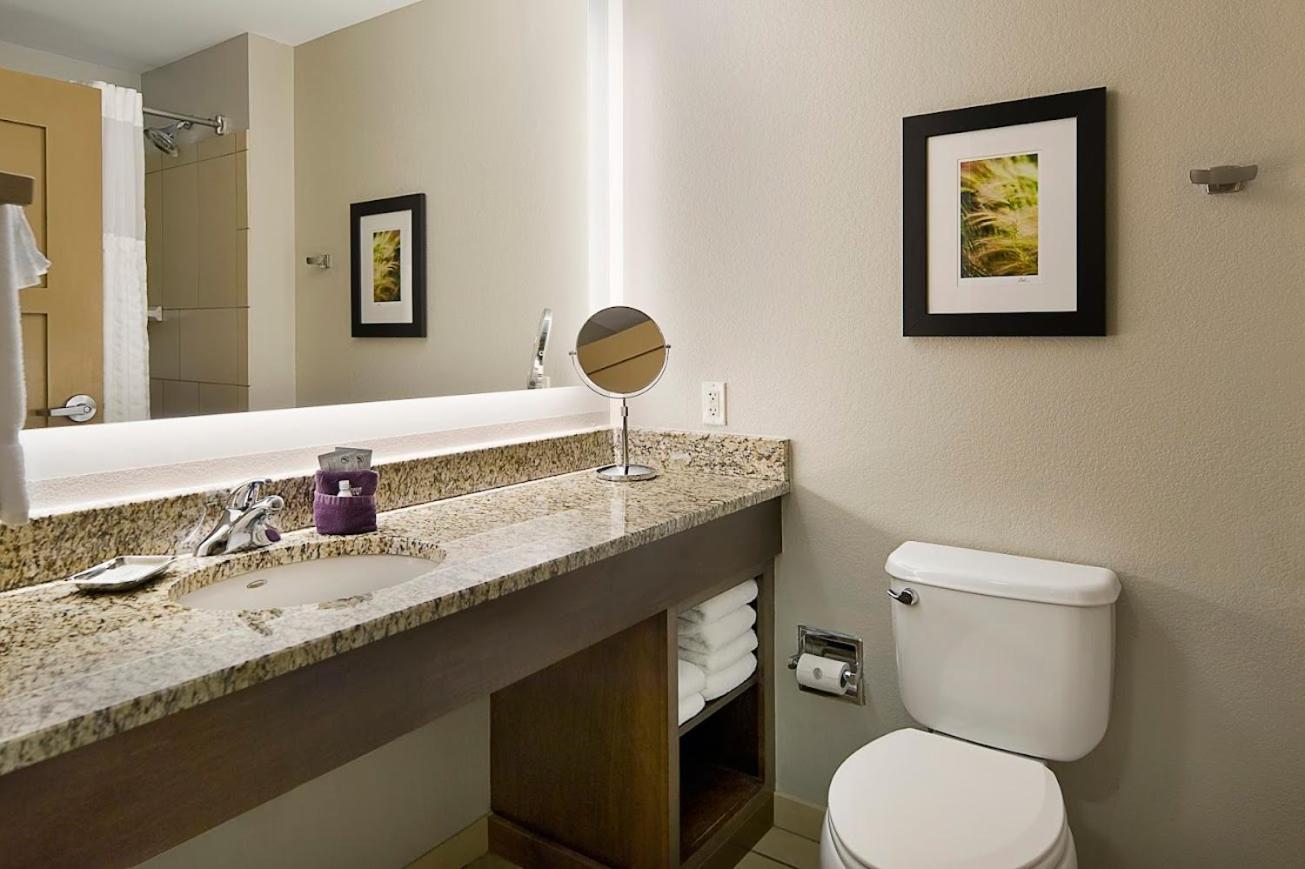 Clubhouse Hotel And Suites Pierre Luaran gambar
