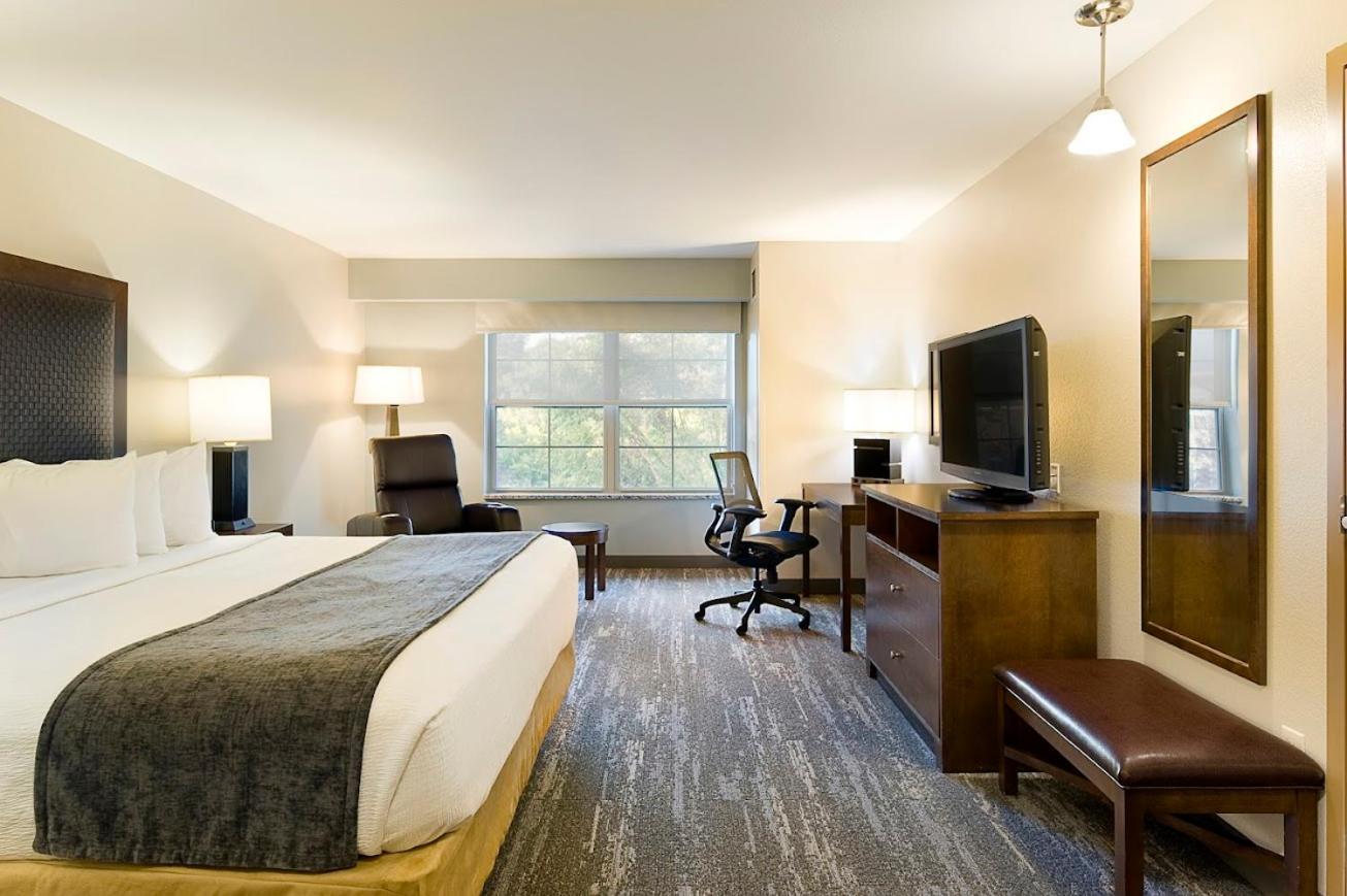 Clubhouse Hotel And Suites Pierre Luaran gambar