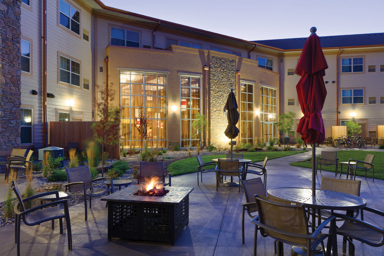 Clubhouse Hotel And Suites Pierre Restoran gambar